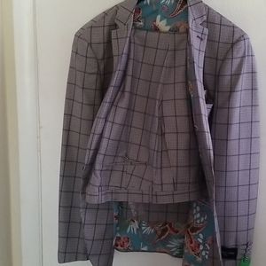 Paisley and Gray Suit. Slim Fit